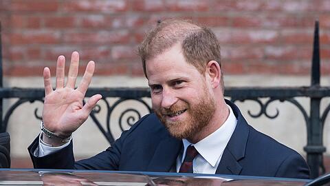 Prinz Harry wollte statt Mountbatten-Windsor lieber Spencer heißen.