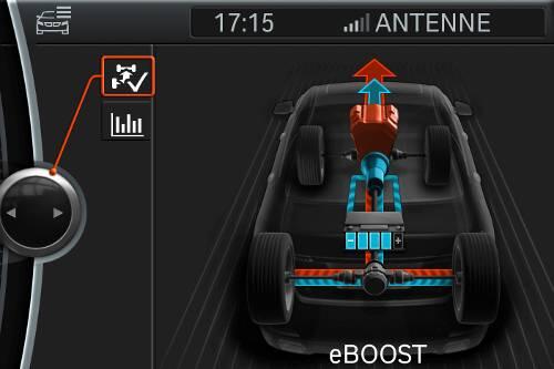 Ein Display zeigt das Energie-Management des Hybrid-7ers.