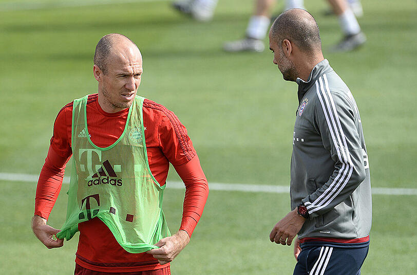 Skeptischer Blick: Arjen Robben (links) und Trainer Pep Guardiola.