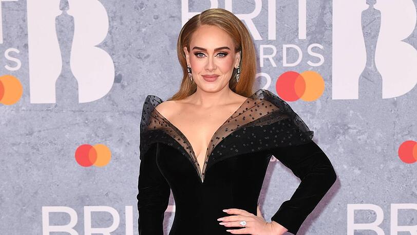 Adele w&auml;hrend ihrer Ankunft bei den Brit Awards 2022.