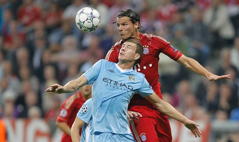 DANIEL VAN BUYTEN:Zu Beginn mit Schwierigkeiten mit den flinken Aguero, Silva und Nasri. Feiner Kopfballwischer vor dem 2:0-Abstauber von Gomez. Danach: safe.Note 2