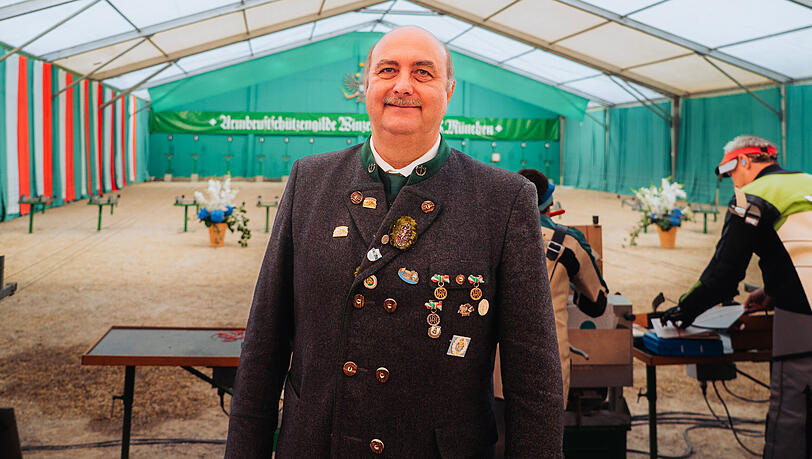 Klaus Lehnert ist erster Gildenmeister der traditionsreichen Schützengilde "Winzerer Fähndl" Klaus Lehnert ist erster Gildenmeister der traditionsreichen Schützengilde "Winzerer Fähndl"