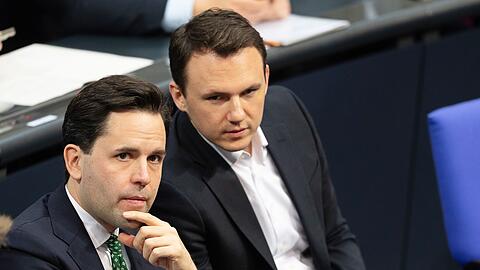 Die junge Unionsabgeordneten müssen nun überlegen, ob sie mitmachen - hier Johannes Winkel und Pascal Reddig (r.) von der CDU. (Archivfoto)