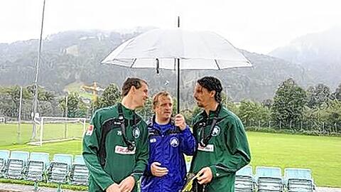 Kapitän, Trainer und Ex-Kapitän &ndash; alle unter einem Schirm. Thomas Kleine (l.) bekam das Vertrauen von Mike Büskens, Marino Biliskov (r.) gehört weiter dem Mannschaftsrat an.