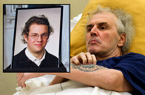 Der erste Eklat: Todesschütze brüllt Richter an: &bdquo;Genau das ist euer Stil!&ldquo; Am 7. November verliest Richter Martin Rieder die Anklageschrift. Außer Mord wird ihm noch Mordversuch in drei Fällen vorgeworfen. Doch Rudolf U. besteht darauf er habe nur den Richter treffen wollen. Als Rudolf U. in München gefragt wird, ob mehrere Prozesse gegen ihn und Geldstrafen einen Mord rechtfertigen, brüllt er den Richter an: &bdquo;So macht's ihr weiter und weiter. Genau das ist euer Stil. So habe ich mir das vorgestellt.&ldquo;