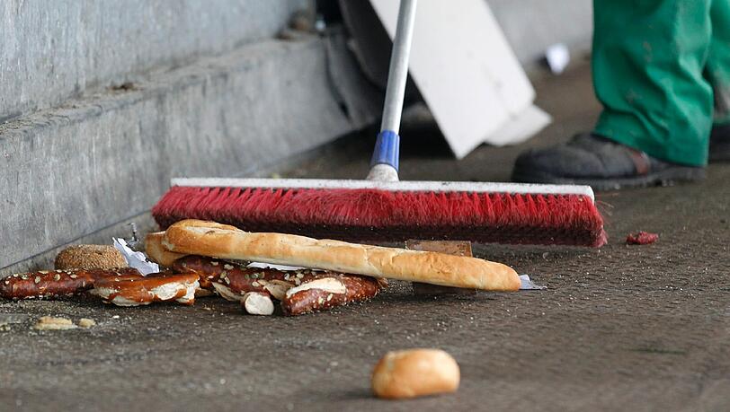 Die Bäckerei musste Insolvenz anmelden, nachdem massive Mengen von Ungeziefer in den Backräumen gefunden wurden. Die Bäckerei musste Insolvenz anmelden, nachdem massive Mengen von Ungeziefer in den Backräumen gefunden wurden.