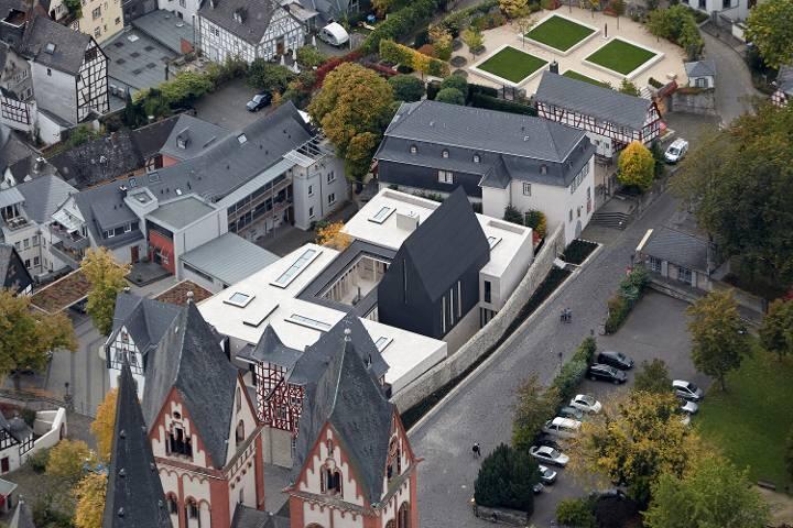 Ein riesiges Areal: Hinter dem Limburger Dom erstreckt sich der neue Bischofspalast.