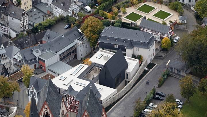 Ein riesiges Areal: Hinter dem Limburger Dom erstreckt sich der neue Bischofspalast. Ein riesiges Areal: Hinter dem Limburger Dom erstreckt sich der neue Bischofspalast.