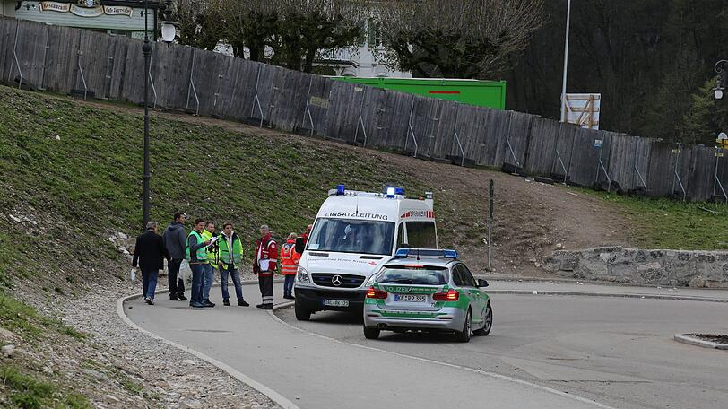 Am Schloss Neuschwanstein wurden bei einem schweren Unfall mit einer Pferdekutsche vier Menschen verletzt - die Fotos vom Unfallort...