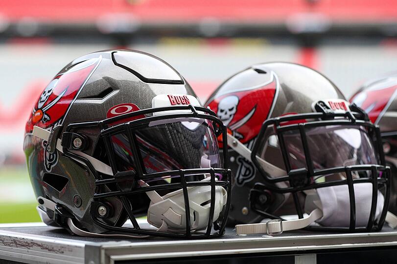 Ungewohntes Bild: Beim NFL-Highlight werden die Athleten mit Helmen auflaufen.