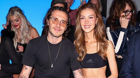 Brooklyn Beckham und Ehefrau Nicola besuchten die Balenciaga-Show bei der Pariser Fashion Week, aber nicht die Show von Victoria Beckham.