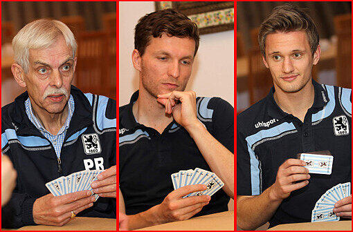 Zocker-Abend bei den Löwen in Belek: Dieter Schneider, Reiner Maurer, Benny Lauth und Kai Bülow haben sich zum Schafkopfen getroffen...