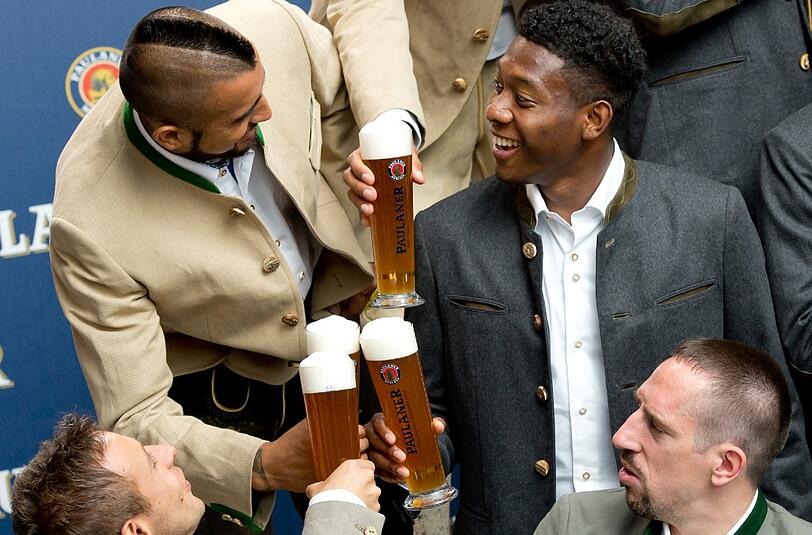 Waren sie gemeinsam nachts in Turin unterwegs? Die Bayern-Profis Arturo Vidal, David Alaba, Rafinha und Franck Ribéry.