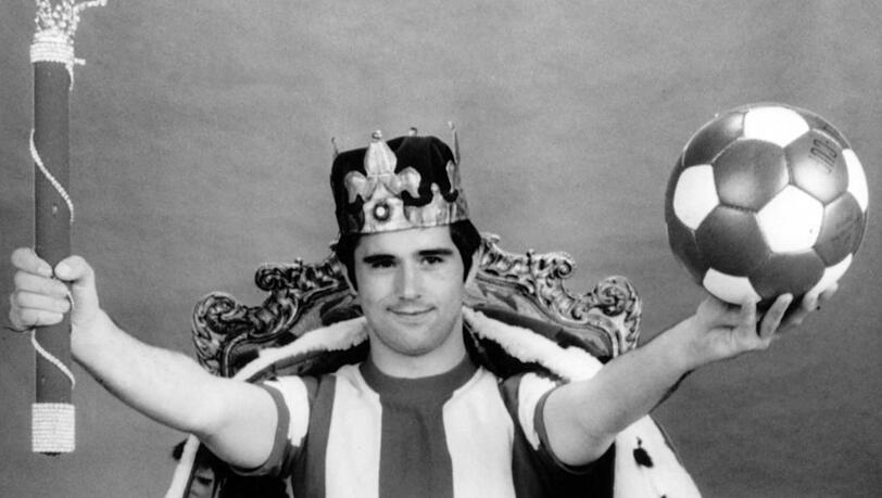 Mit Ball und Zepter: Gerd Müller, der König aller Torjäger! Mit Ball und Zepter: Gerd Müller, der König aller Torjäger!