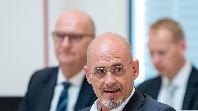 Die SPD/BSW-Koalition - darunter Ministerpr&auml;sident Dietmar Woidke (SPD) und BSW-Fraktionschef Niels-Olaf L&uuml;ders - ber&auml;t &uuml;ber zwei umstrittene Medienstaatsvertr&auml;ge (Archivbild).