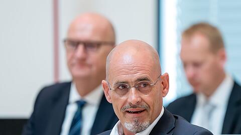 Die SPD/BSW-Koalition - darunter Ministerpräsident Dietmar Woidke (SPD) und BSW-Fraktionschef Niels-Olaf Lüders - berät über zwei umstrittene Medienstaatsverträge (Archivbild).