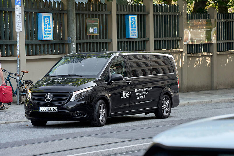 Ein Wiesn-Besucher ließ sich von Uber bis nach Österreich chauffieren. Ein Wiesn-Besucher ließ sich von Uber bis nach Österreich chauffieren.