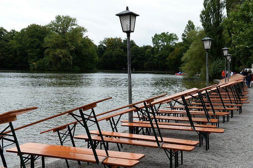 Bei dem Wetter reicht?s wohl nicht mal für einen Sektempfang im Freien!