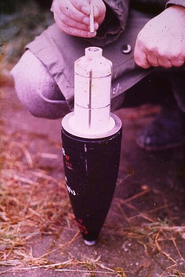 1980 bauen Polizei-Experten die Bombe originalgetreu nach.