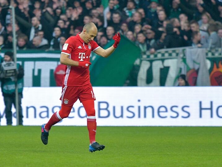 ARJEN ROBBEN: NOTE 2. Ein Schuss, ein Tor, der Robben. Und was für ein Strich mit links &ndash; das 1:0 (30.). Knallhart und zielsicher. Lieferte sich heiße Duelle mit Werders Linksverteidiger Garcia. Ein Malus: Schwache Freistoßflanken. Musste nach 66 Minuten Platz machen für Coman.