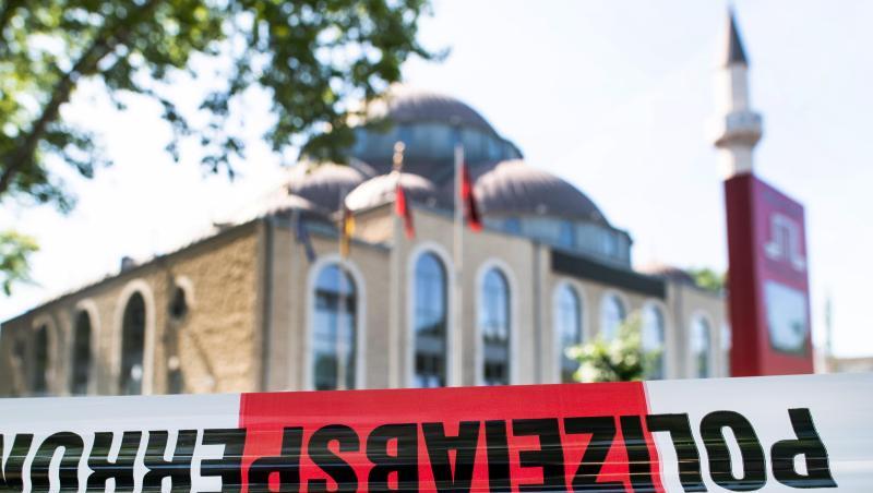 Mit Absperrband ist der Zugang zur Merkez-Moschee versperrt. Foto: Federico Gambarini/Archivbild Mit Absperrband ist der Zugang zur Merkez-Moschee versperrt. Foto: Federico Gambarini/Archivbild