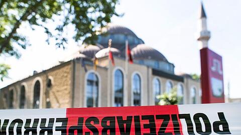 Mit Absperrband ist der Zugang zur Merkez-Moschee versperrt. Foto: Federico Gambarini/Archivbild