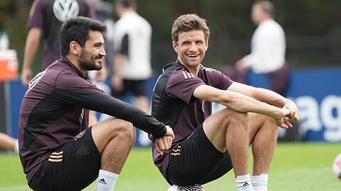 Bringen beim DFB Erfahrung rein – und ordentlich gute Laune: Ilkay Gündogan (l.) und Bayerns Chef-Spaßmacher Thomas Müller.