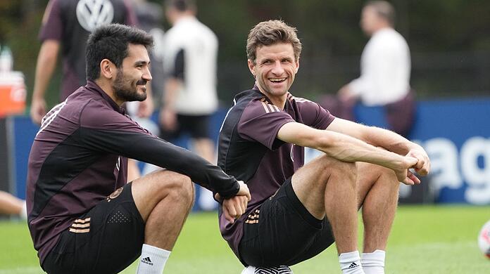 Bringen beim DFB Erfahrung rein – und ordentlich gute Laune: Ilkay Gündogan (l.) und Bayerns Chef-Spaßmacher Thomas Müller.