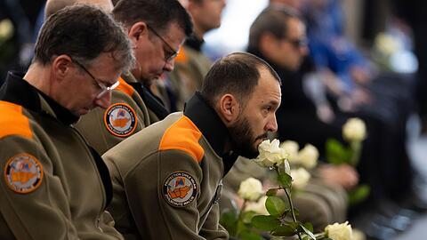 Auch f&uuml;r viele Retter war das Geschehen in Crans-Montana ersch&uuml;tternd.
