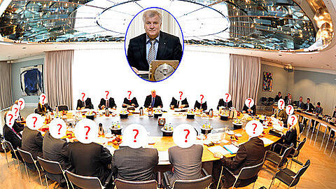 Der große Kabinettstisch in der Staatskanzlei: Jetzt werden einige Plätze neu besetzt. Seehofer will nur Sieger und Superminister um sich scharen.