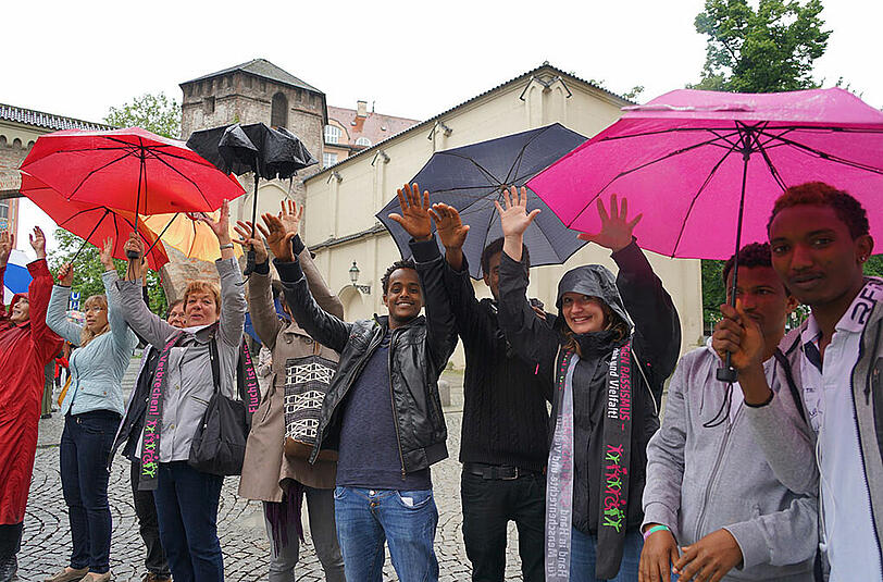 Die Bilder von der Münchner Menschenkette gegen Rassismus.