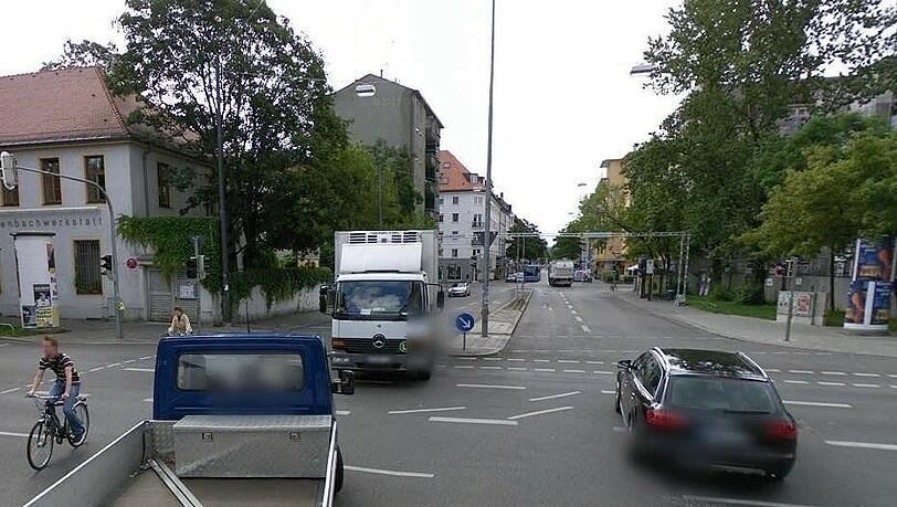 Die Corneliusstraße zwischen Blumen- und Müllerstraße. Hier ist viel Platz für Autos – zu viel, finden die Grünen. Die Corneliusstraße zwischen Blumen- und Müllerstraße. Hier ist viel Platz für Autos – zu viel, finden die Grünen.