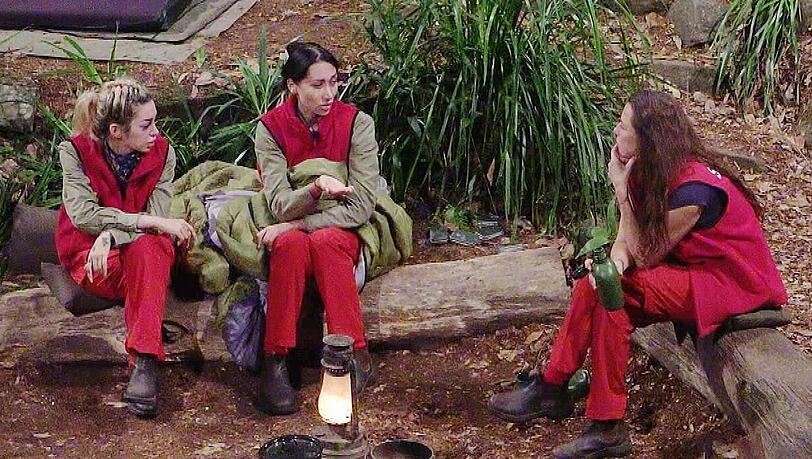 Schock im Dschungelcamp: Eine Top-Favoritin musste das Camp verlassen.