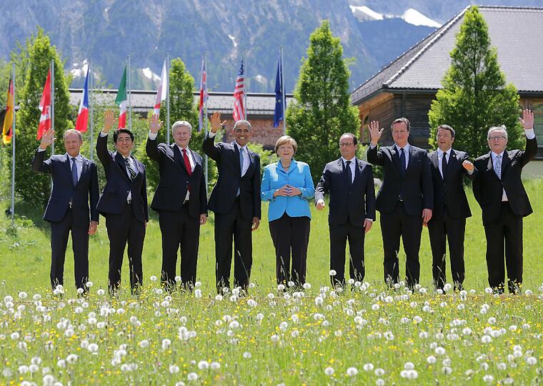 Es ist das offizielle Gipfel-Foto: G7-Gastgeberin Angela Merkel &ndash; eingerahmt von ihren
Amtskollegen &ndash; vor dem Bergmassiv des Karwendel-Gebirges.