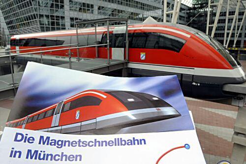 Der Transrapid sollte Passagiere binnen zehn Minuten vom Münchner Hauptbahnhof zum Flughafen ins Erdinger Moos bringen. Verwirklicht wurde das Projekt allerdings nie.
