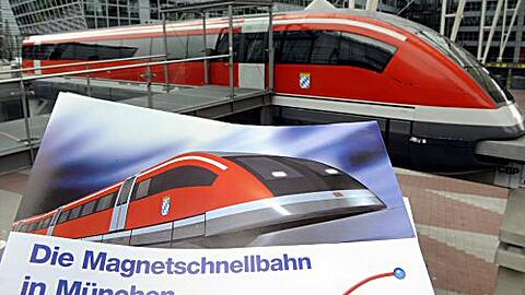 Der Transrapid sollte Passagiere binnen zehn Minuten vom Münchner Hauptbahnhof zum Flughafen ins Erdinger Moos bringen. Verwirklicht wurde das Projekt allerdings nie.