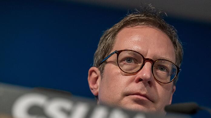 Martin Huber, CSU-Generalsekretär, nimmt nach der Sitzung des CSU-Vorstand an einer Pressekonferenz in der Landesleitung seiner Partei teil.