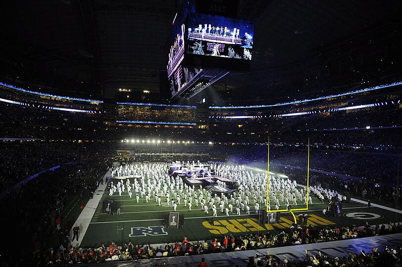 DieGreen Bay Packers sind zum vierten Mal Super Bowl-Champion. Am Sonntagabend (Ortszeit) besiegte das Team aus dem US-Bundesstaat Wisconsin in einem spannenden Endspiel der National Football-League
(NFL) in Dallas Rekordmeister Pittsburgh Steelers mit 31:25. Die Bilder vom Sportfest.
