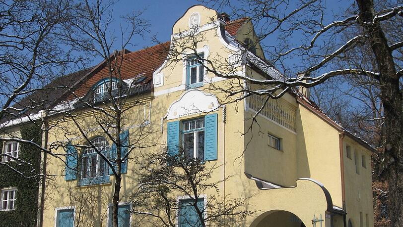 In der Kemnatenstrasse findet sich die beeindruckende Sammlung der Parish-Kostümbibliothek. In der Kemnatenstrasse findet sich die beeindruckende Sammlung der Parish-Kostümbibliothek.