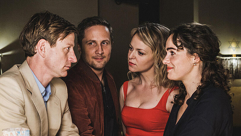 "Schönes Schlamassel": Daniel (Maxim Mehmet), Tobias (Lasse Myhr), Laura (Lisa Wagner) und Anne (Verena Altenberger) sind gute Freunde. "Schönes Schlamassel": Daniel (Maxim Mehmet), Tobias (Lasse Myhr), Laura (Lisa Wagner) und Anne (Verena Altenberger) sind gute Freunde.