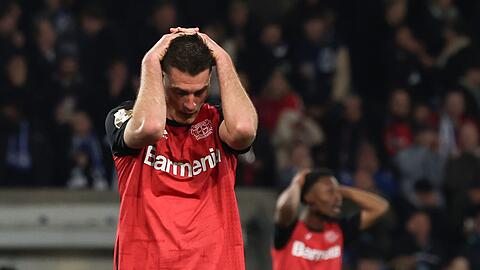 Enttäuschung und Entsetzen: Bayer 04 mit Stürmer Patrik Schick blamierte sich in Bielefeld.