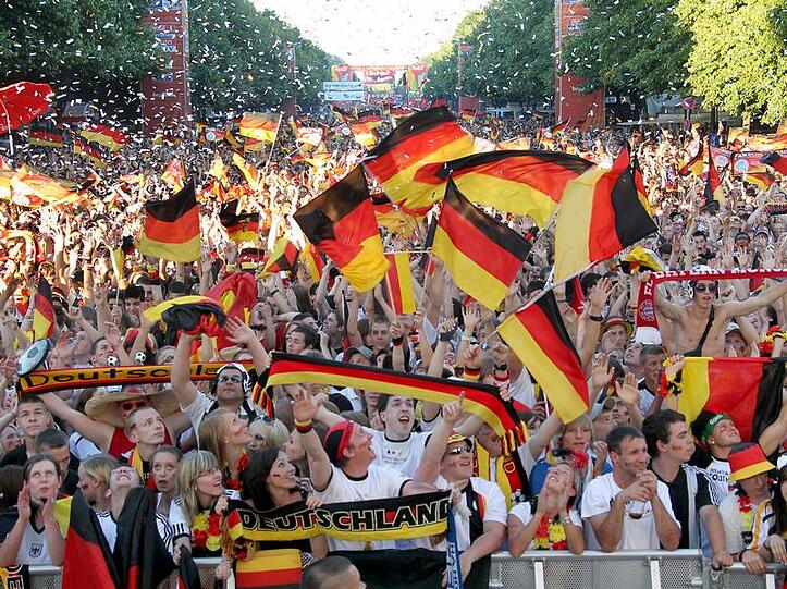 Zusammen feiern: Public Viewing zur Fußball-WM