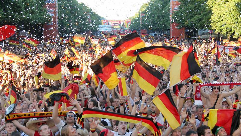 Zusammen feiern: Public Viewing zur Fußball-WM Zusammen feiern: Public Viewing zur Fußball-WM