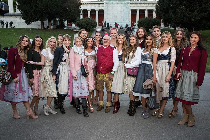 Angermaier-Chef Dr. Axel Munz und Cathy Hummels haben zum Wiesn-Treff geladen.
