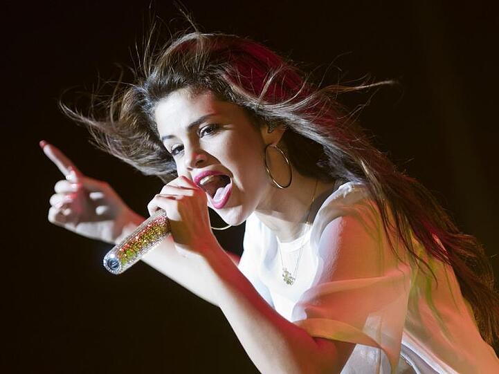 Selena Gomez hat ihre Fans mit einem Auftritt beim Coachella-Festival in Südkalifornien überrascht. (Archivbild von 2013.)