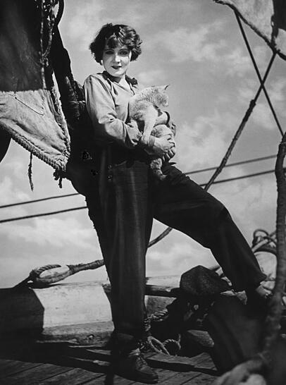 Provozierend burschikos: Marlene Dietrich als Ethel Marley im Film "Schiff der verlorenen Menschen" (1929). Provozierend burschikos: Marlene Dietrich als Ethel Marley im Film "Schiff der verlorenen Menschen" (1929).