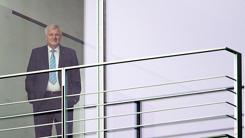 Horst Seehofer steht im Kanzleramt. Die Parteichefs der Koalition trafen sich am Mittwochabend. Konkrete Ergebnisse gab es keine. Horst Seehofer steht im Kanzleramt. Die Parteichefs der Koalition trafen sich am Mittwochabend. Konkrete Ergebnisse gab es keine.