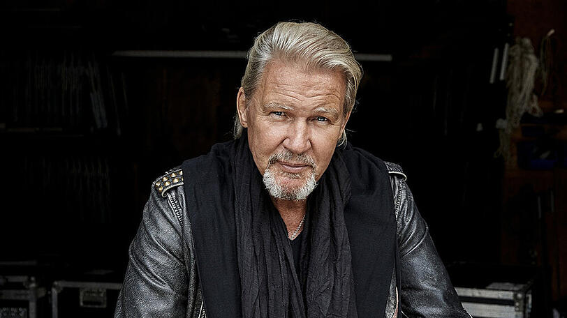 Johnny Logan tritt in Florian Silbereisens TV-Show "Das Adventsfest der 100.000 Lichter" auf und läutet damit die Weihnachtszeit ein.