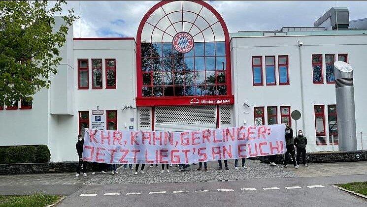 In der vergangenen Woche richteten Bayern-Fans eine Botschaft an die Bosse des Rekordmeisters. In der vergangenen Woche richteten Bayern-Fans eine Botschaft an die Bosse des Rekordmeisters.