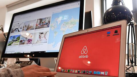 Das neue Registrierungsverfahren soll Bayerns Kommunen bessere Einblicke in den Markt der Online-Unterkunftsvermittler bieten - dadurch soll der Verlust von Wohnraum zugunsten von Ferienwohnungen verhindert werden. (Illustration)